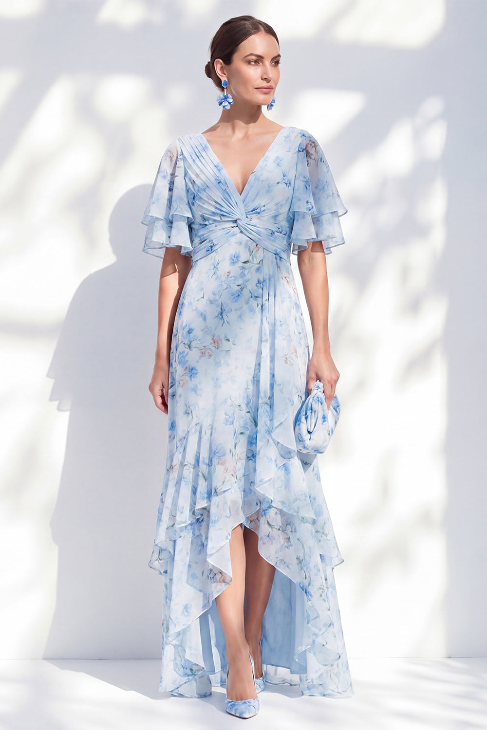 Robe de mère de la mariée sirène en mousseline florale bleue à col en V à volants asymétrique