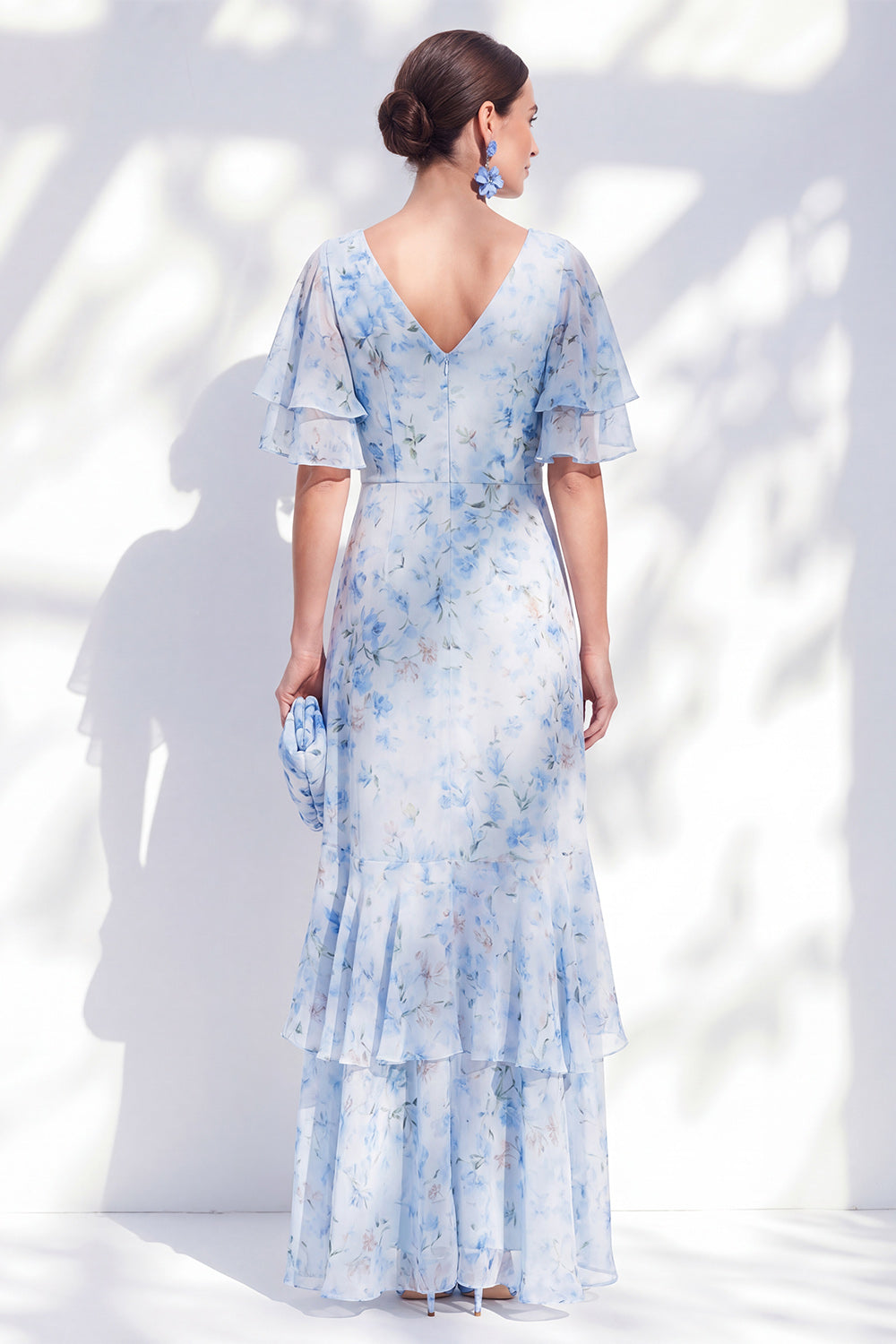 Robe de mère de la mariée sirène en mousseline florale bleue à col en V à volants asymétrique