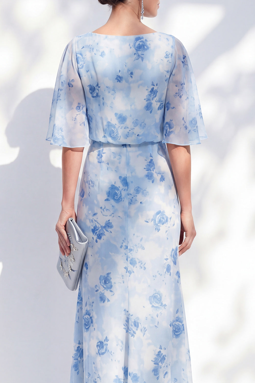 Vestido de sirena azul claro de gasa con estampado floral y volantes, cuello barco y manga larga, para la madre de la novia