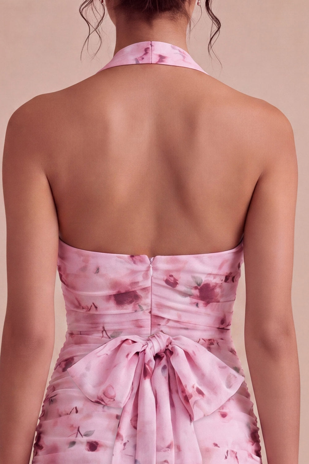 Mini-robe de cocktail moulante en mousseline à imprimé floral rose, avec col halter et nœud