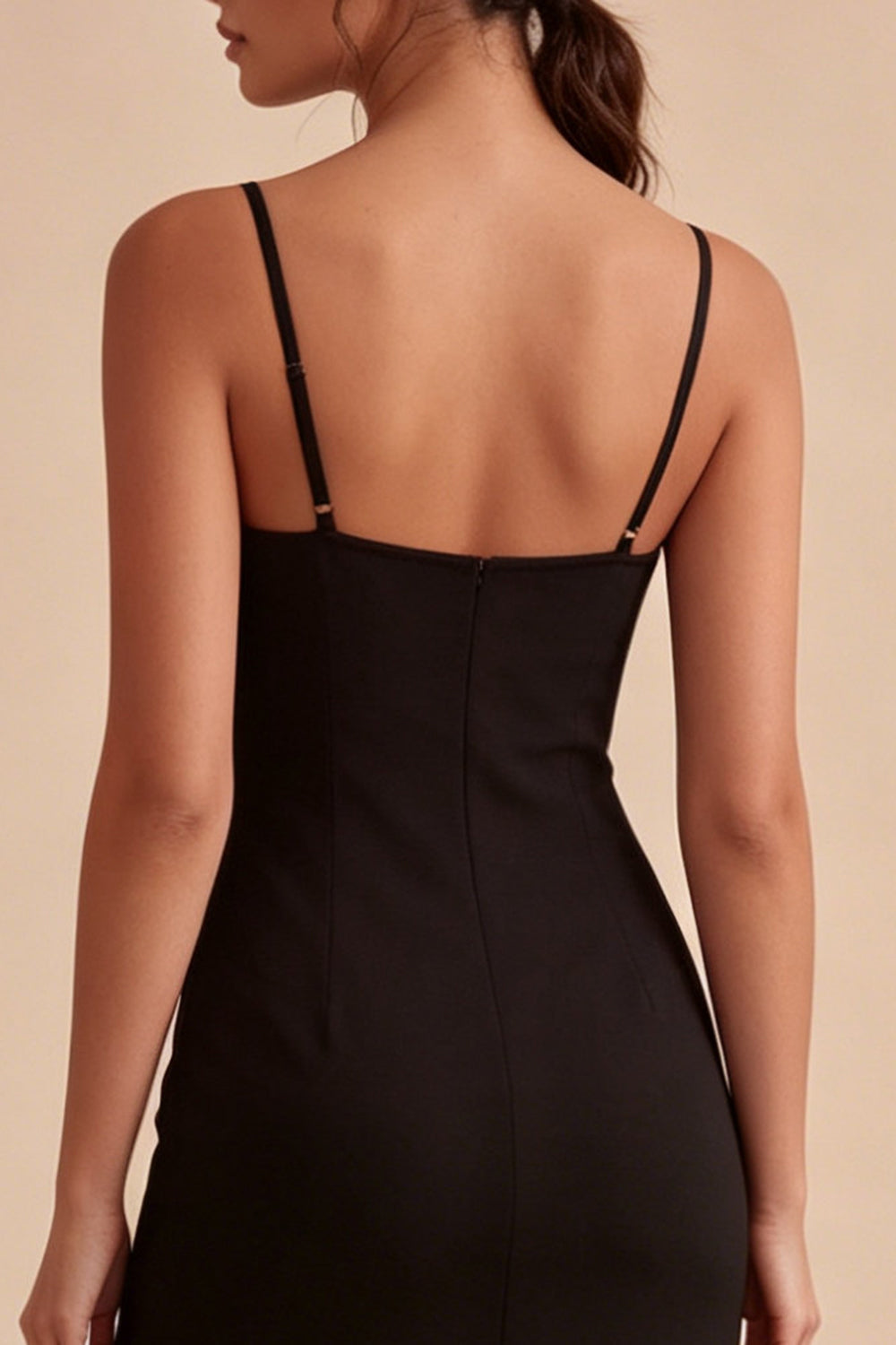 Robe longue de soirée noire moulante à fines bretelles avec fente