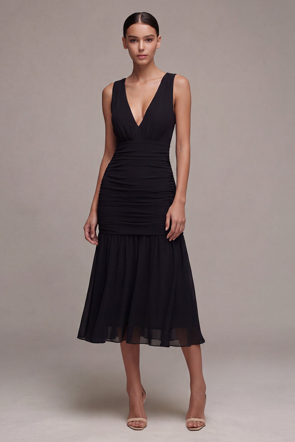 Robe de soirée midi noire sans dos, coupe trapèze froncée, décolleté en V