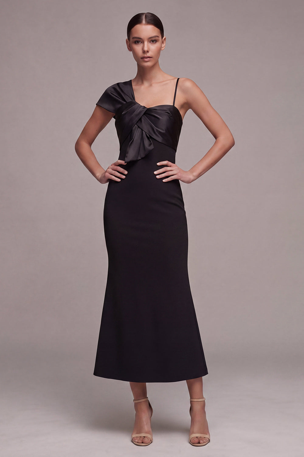 Robe midi sirène à fines bretelles avec nœud pour cocktail
