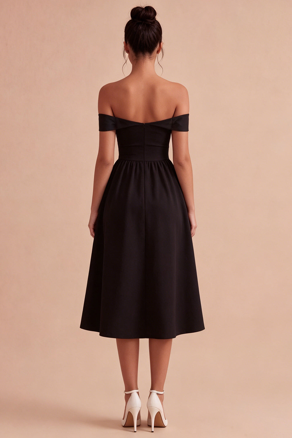 Robe de soirée midi trapèze noire avec découpe et épaules dénudées