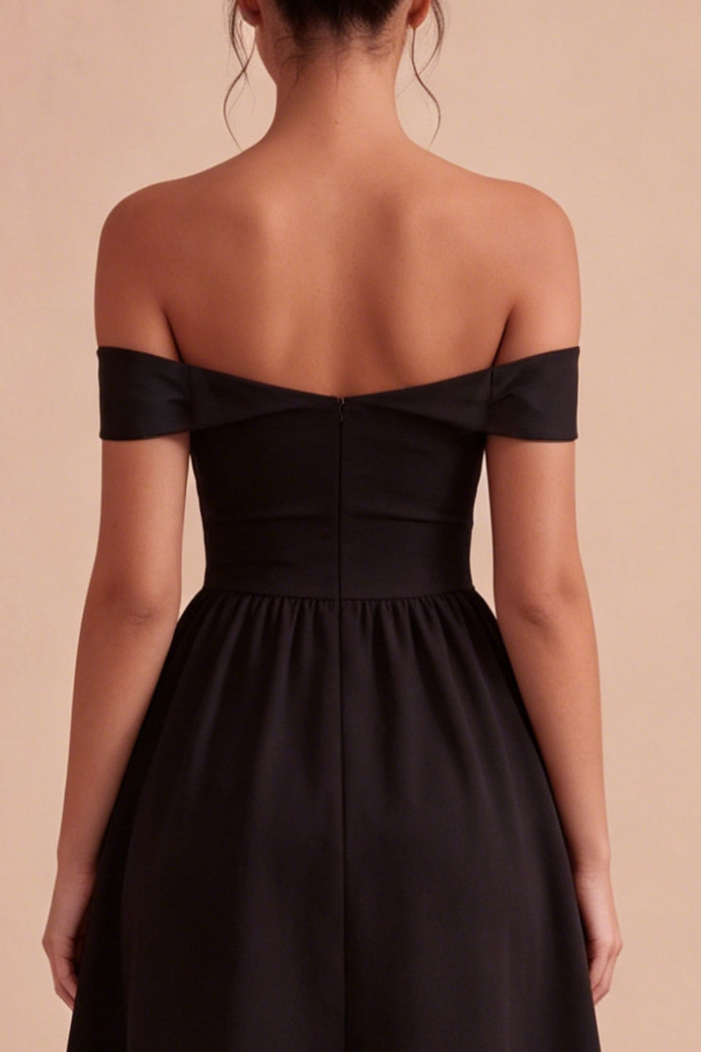 Robe de soirée midi trapèze noire avec découpe et épaules dénudées