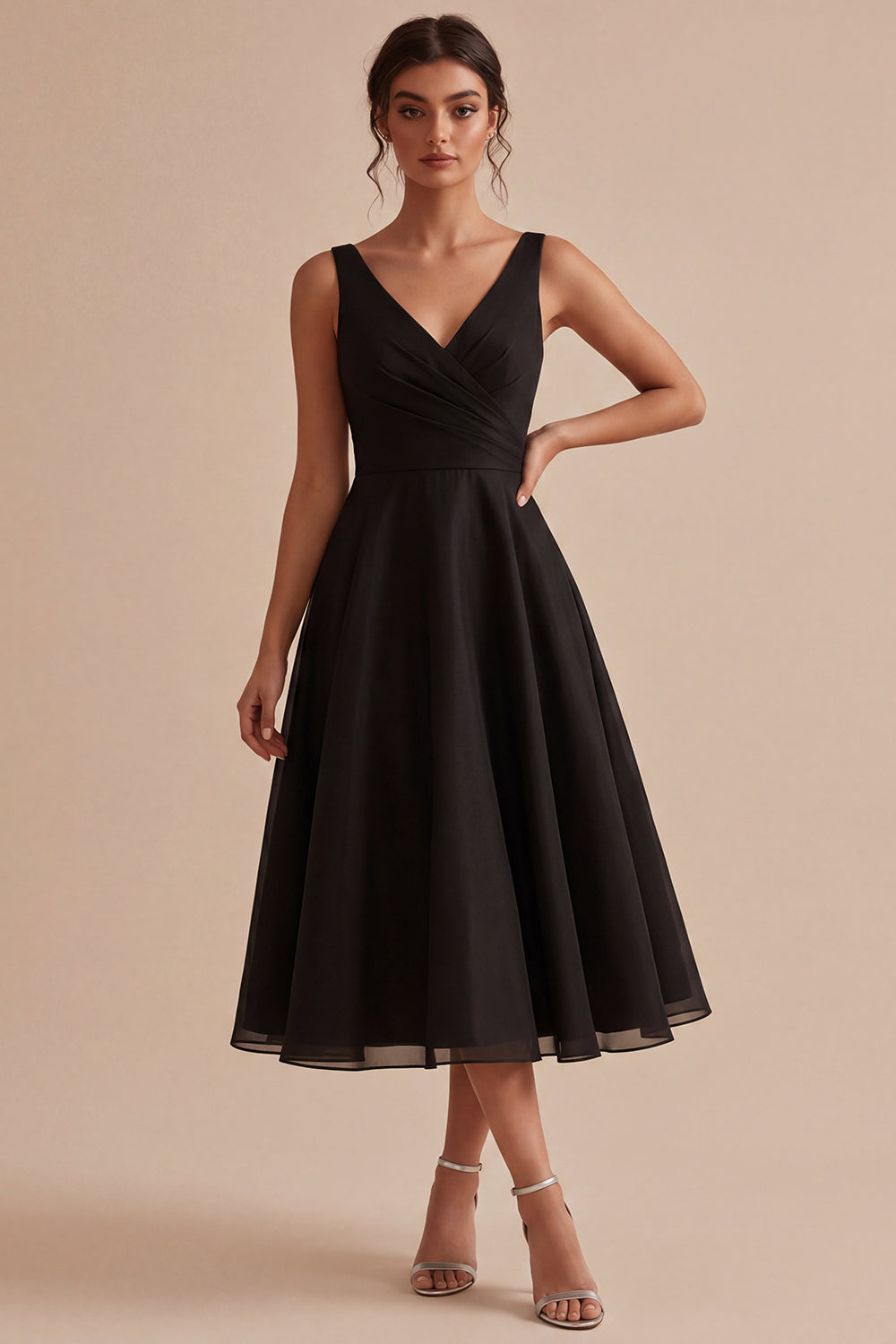 Robe de soirée mi-longue évasée noire à encolure en V froncée