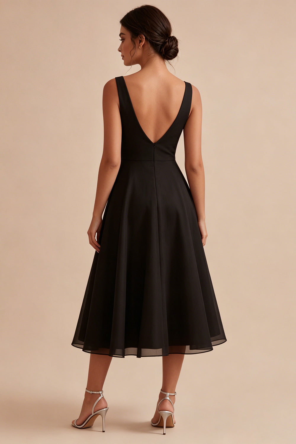 Robe de soirée mi-longue évasée noire à encolure en V froncée