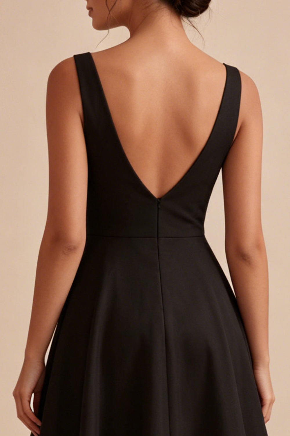 Robe de soirée mi-longue évasée noire à encolure en V froncée