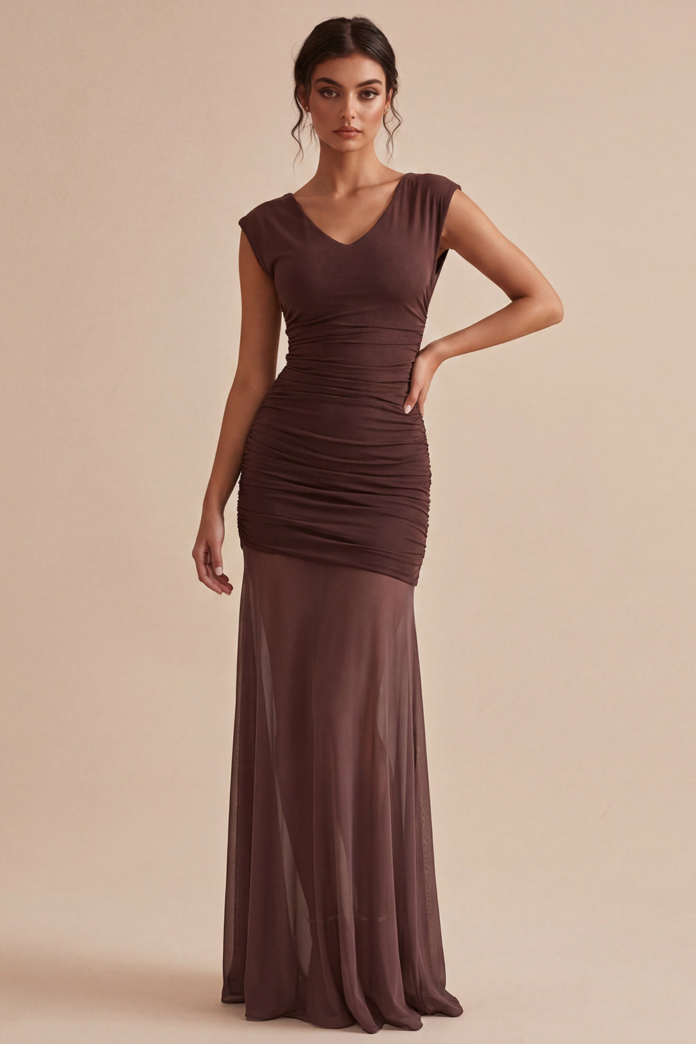 Robe de soirée longue sirène froncée marron à col en V