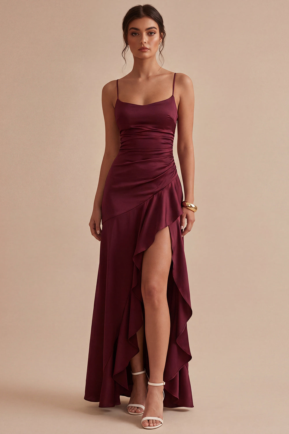 Robe longue de cérémonie sirène bordeaux à bretelles spaghetti à volants avec fente