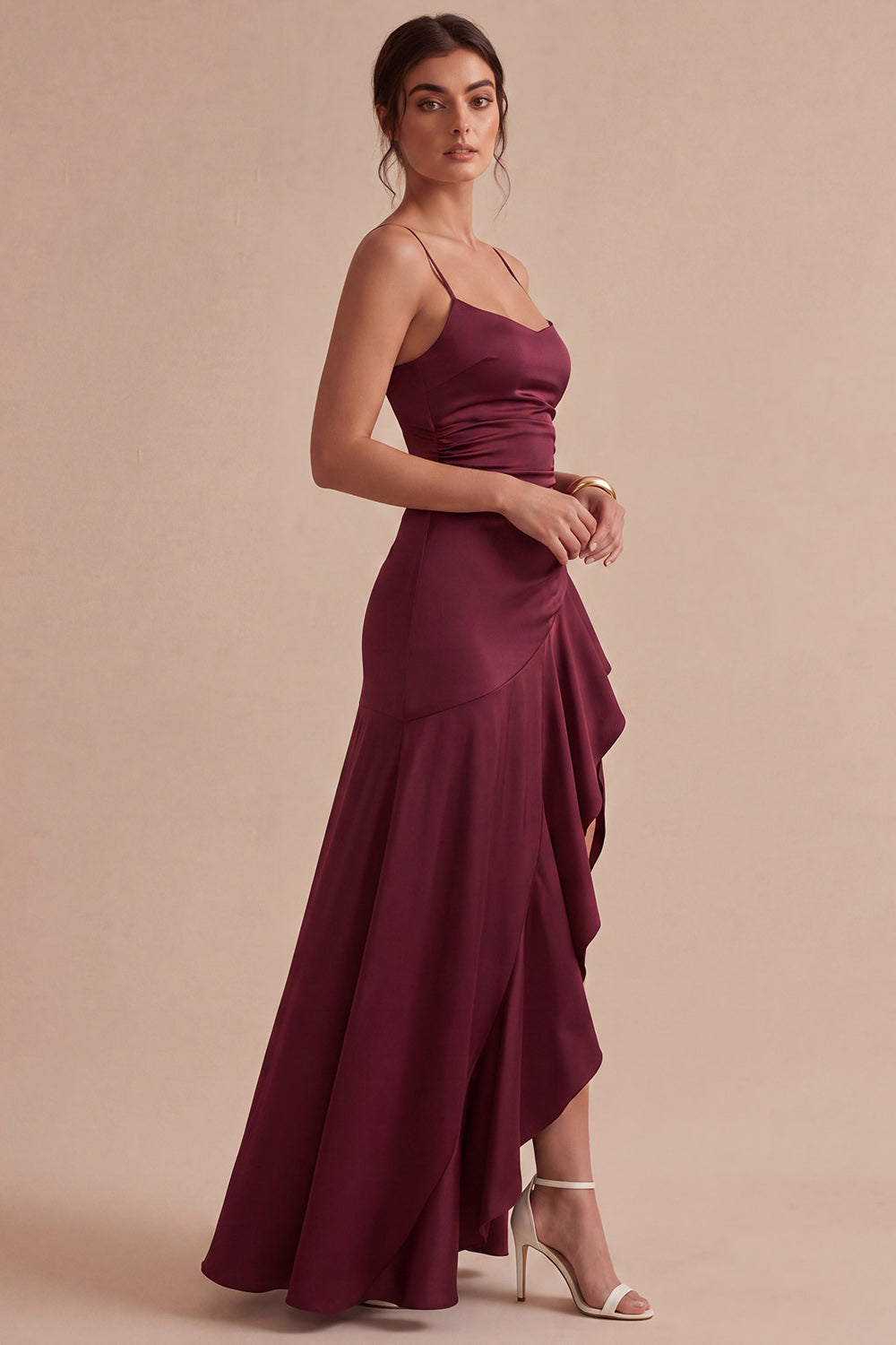 Robe longue de cérémonie sirène bordeaux à bretelles spaghetti à volants avec fente