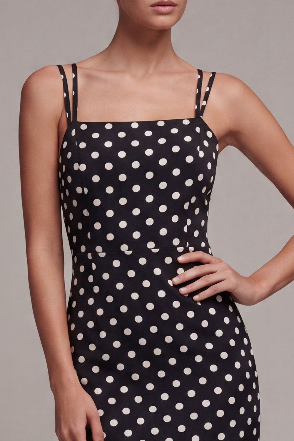 Robe mi-longue à pois, bretelles spaghetti, sirène, noire et blanche