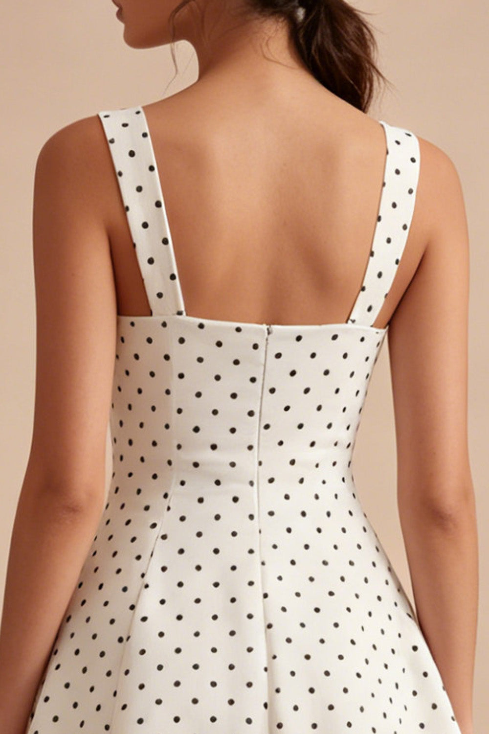 Robe de graduation trapèze à encolure carrée à pois blancs et noirs