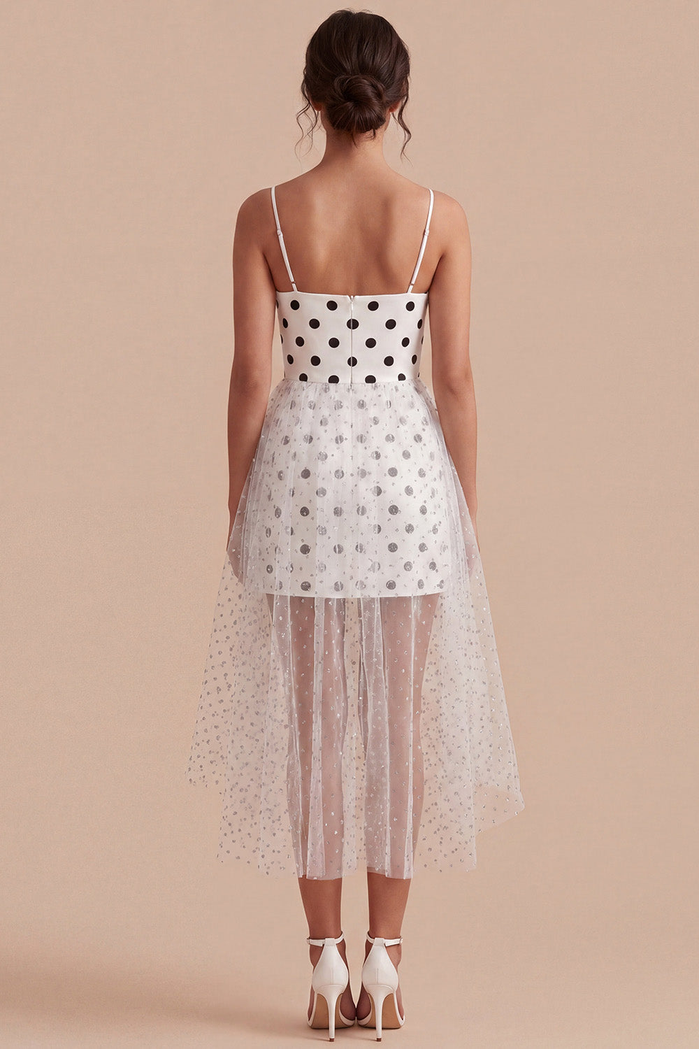 Robe de graduation en tulle à pois noirs et ligne blanche