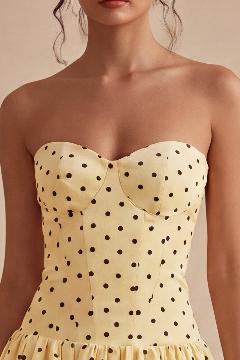 Robe de bal de fin d'études jaune sans bretelles à pois noirs, coupe trapèze