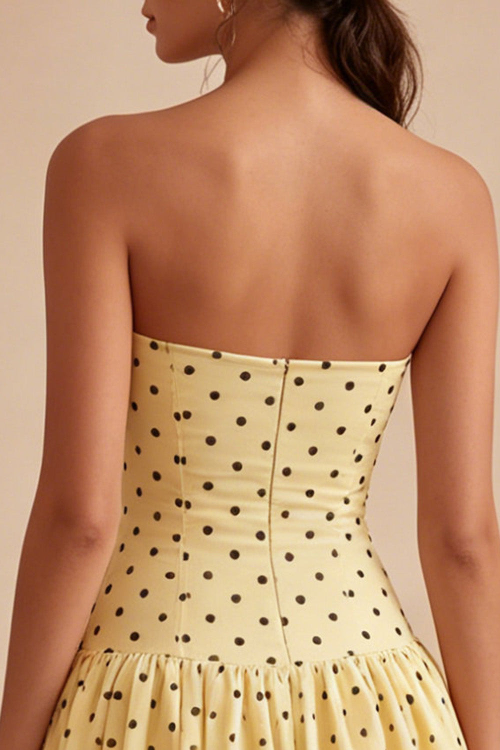 Robe de bal de fin d'études jaune sans bretelles à pois noirs, coupe trapèze