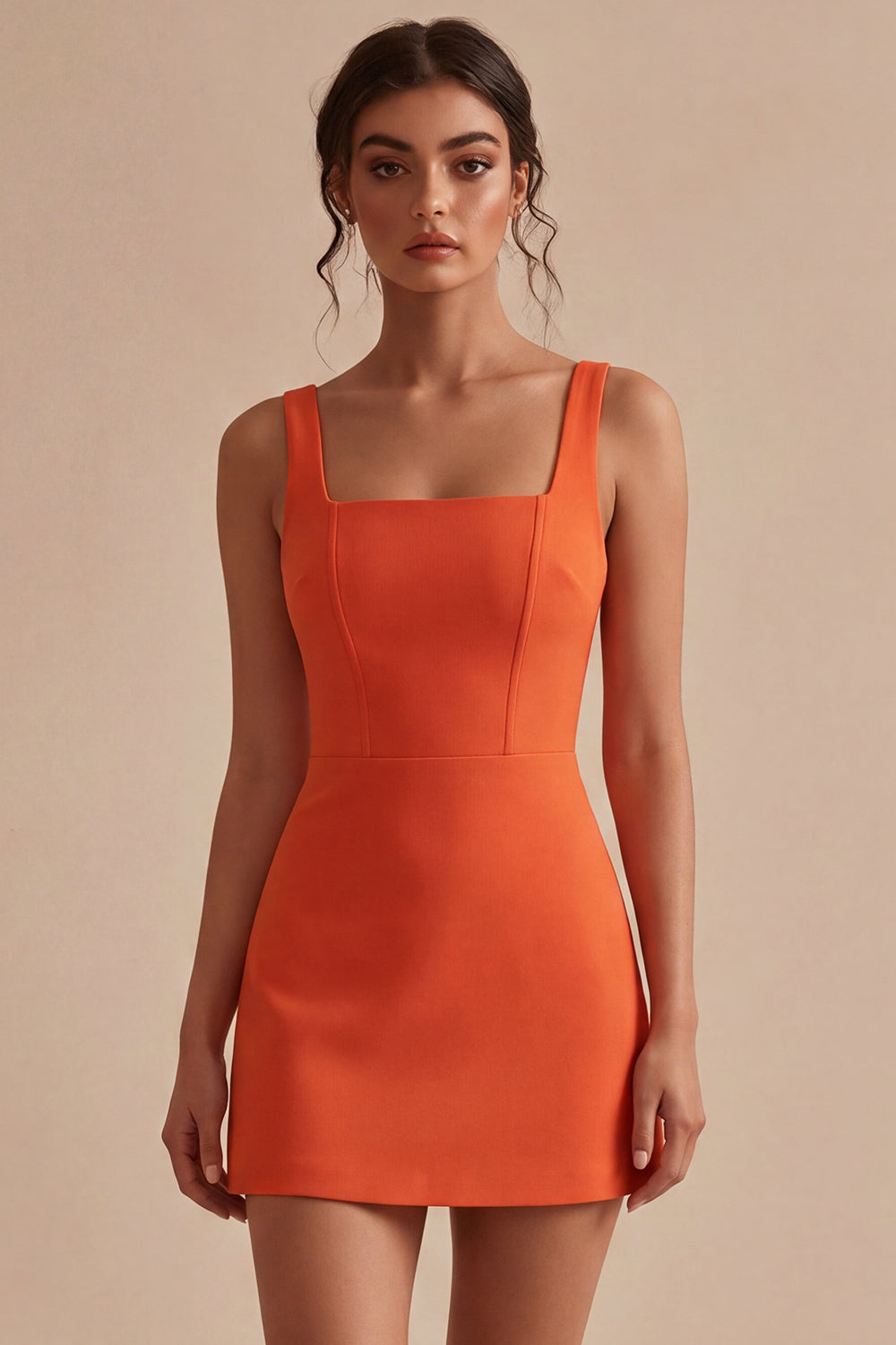 Robe de diplôme courte orange moulante à col carré