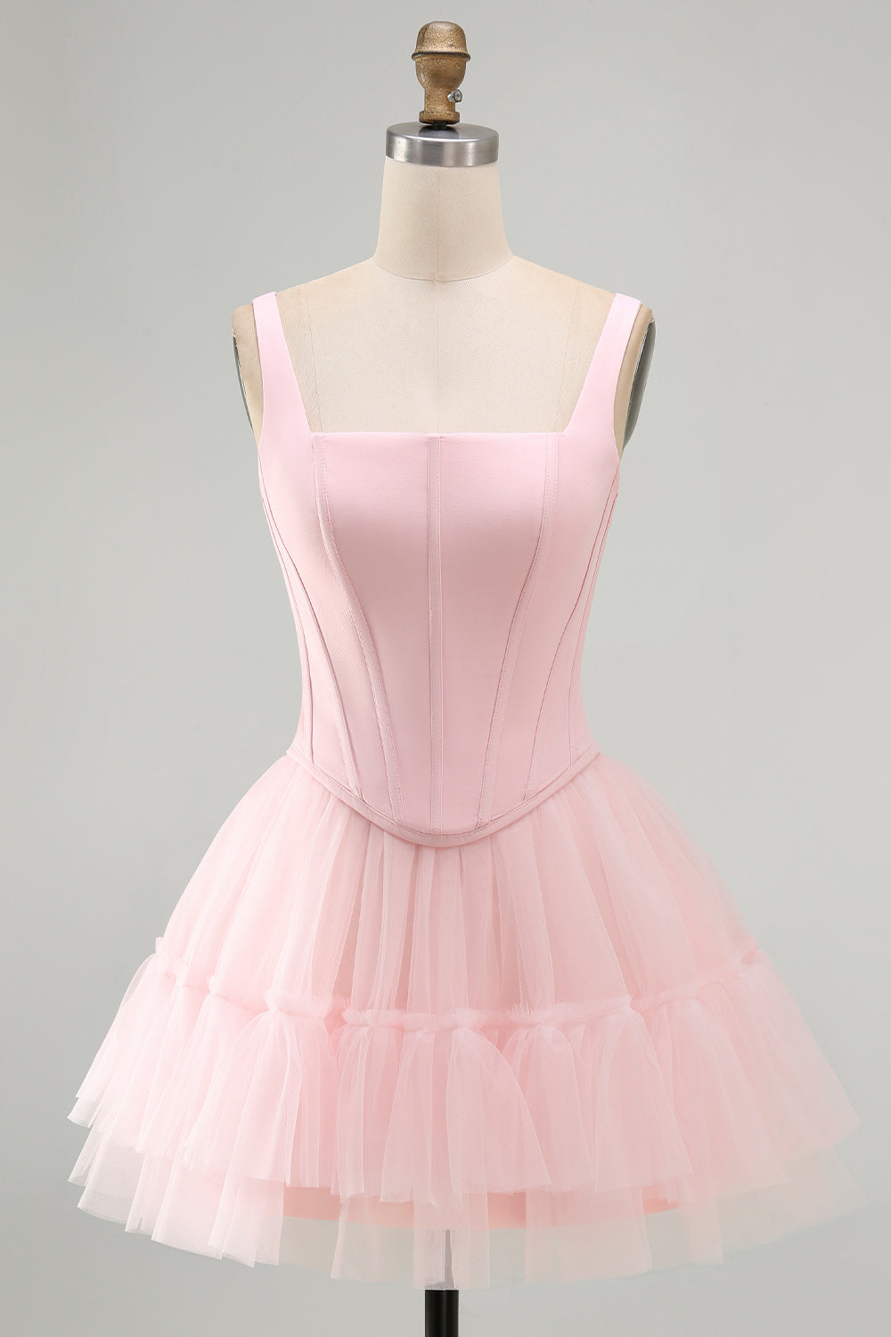 Robe de bal rose trapèze courte, corset, bretelles épaisses et volants