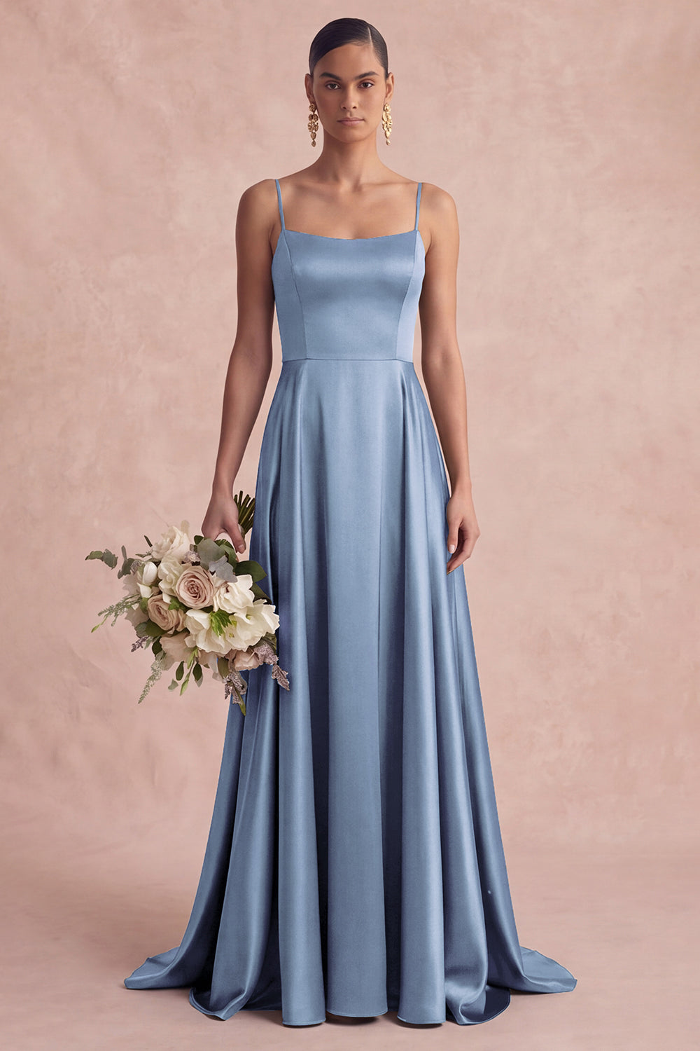 Robe longue de demoiselle d'honneur en satin coupe évasée à fines bretelles vert olive