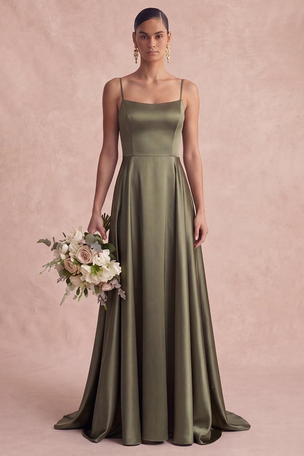 Robe longue de demoiselle d'honneur en satin coupe évasée à fines bretelles vert olive