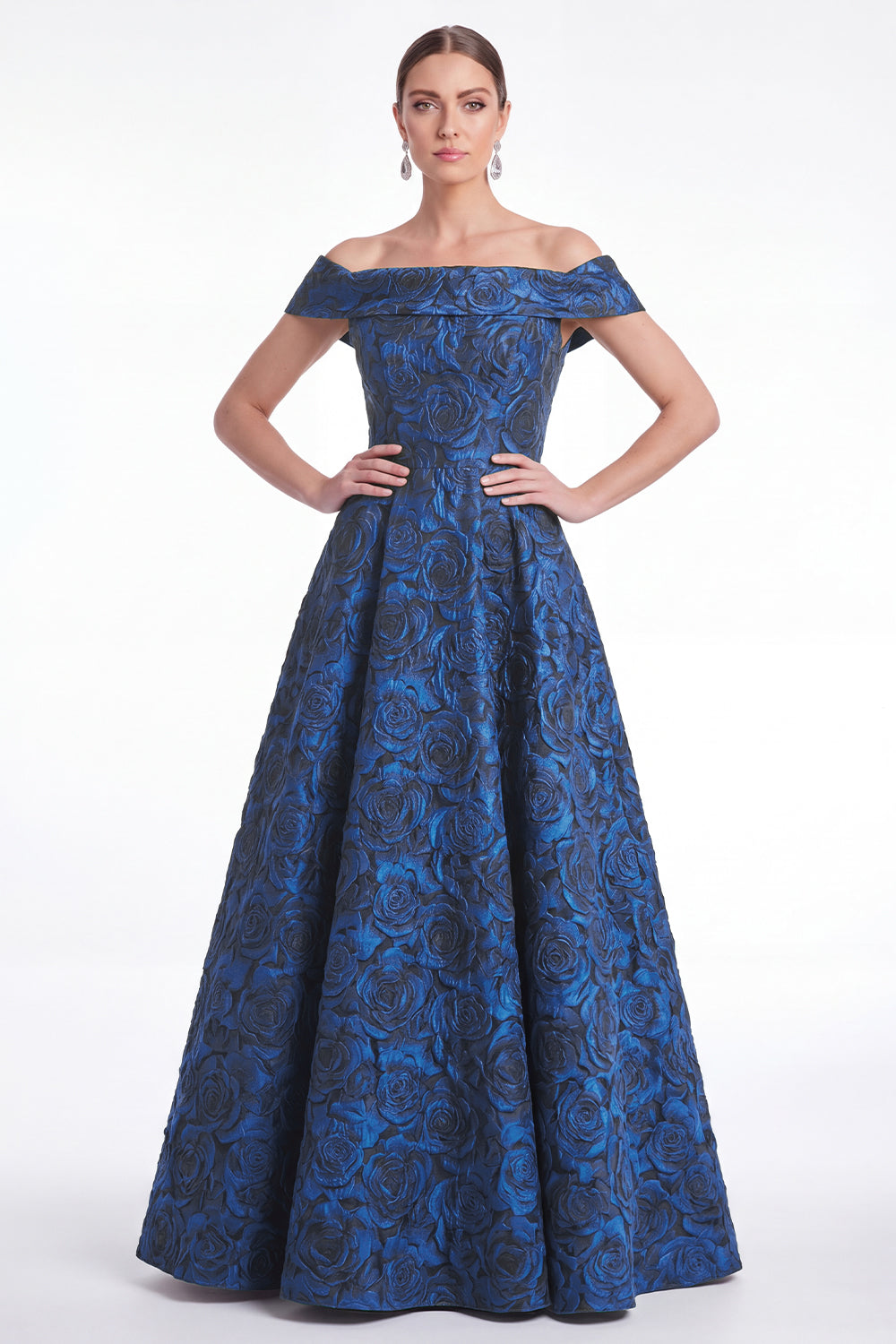 Robe longue de mère de la mariée bleu jacquard floral avec épaules dénudées et ligne A