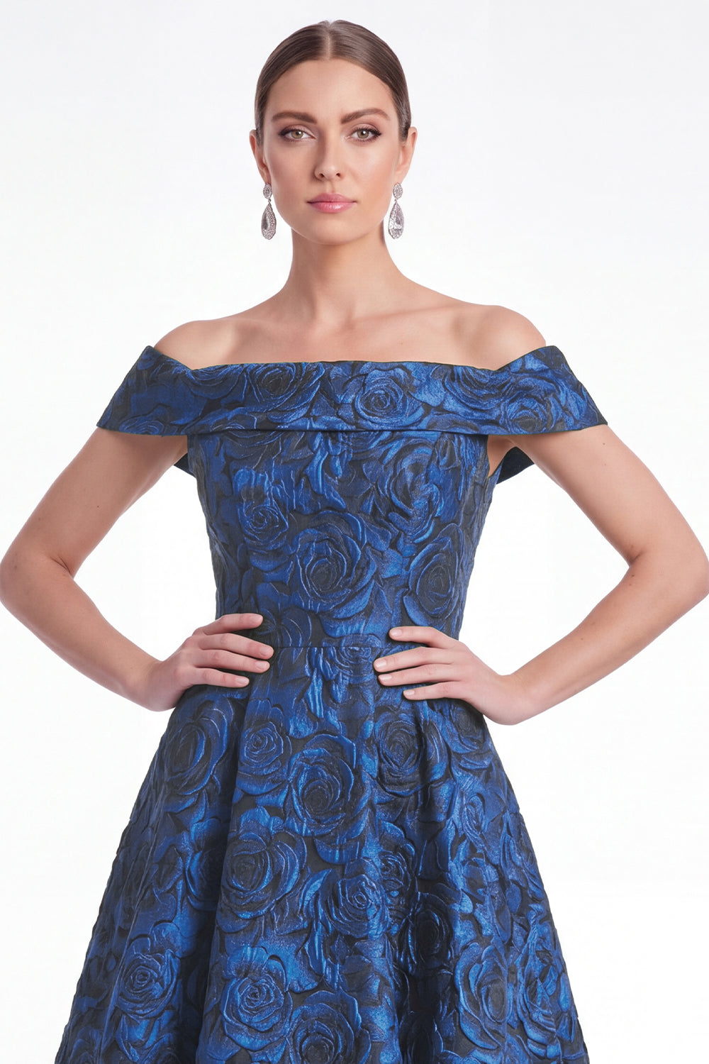 Robe longue de mère de la mariée bleu jacquard floral avec épaules dénudées et ligne A