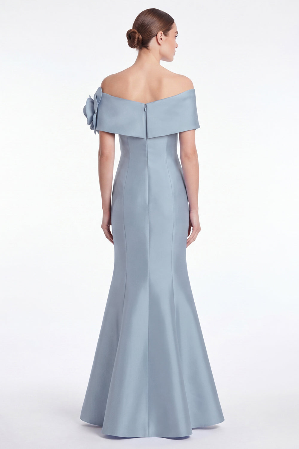 Robe longue de mère de la mariée sirène en satin bleu poudré avec épaules dénudées et fleurs 3D