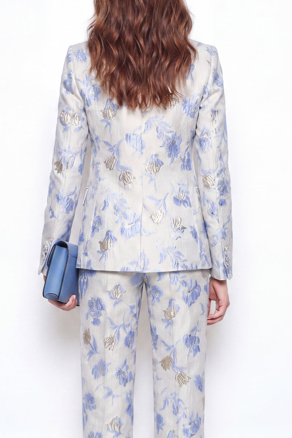 Costume femme 2 pièces à fleurs bleues, col à revers cranté, un bouton, jacquard