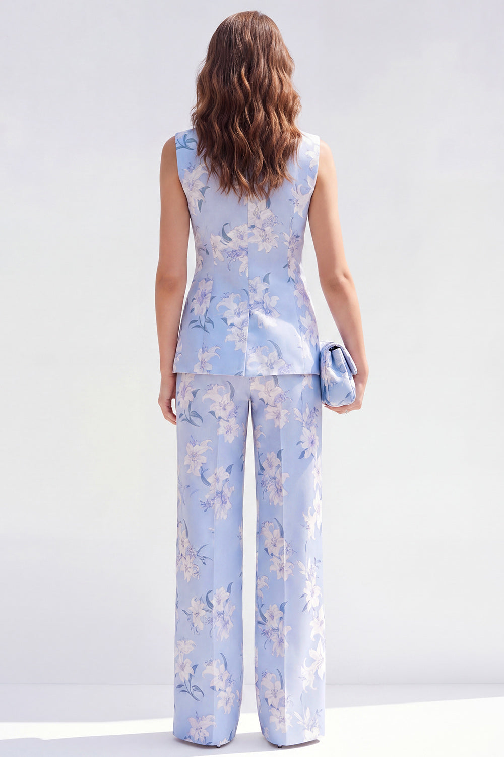 Costume 2 pièces pour femme avec revers châle bleu, un bouton et motif jacquard floral