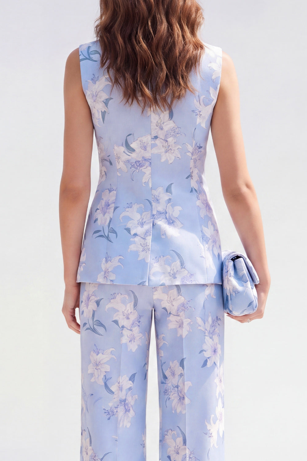 Costume 2 pièces pour femme avec revers châle bleu, un bouton et motif jacquard floral