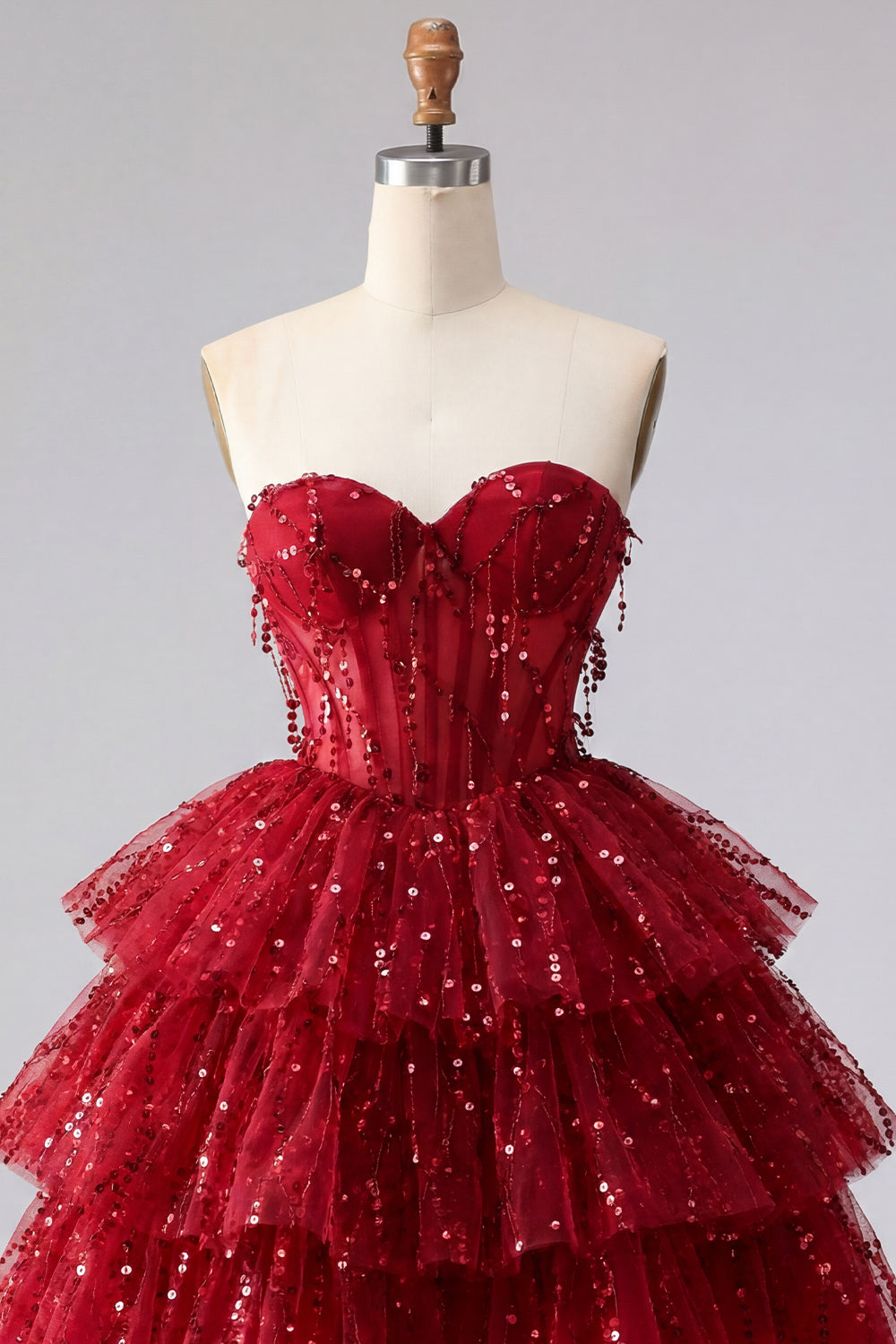 Robe de soirée bustier bordeaux ligne A avec corsage étagé et sequins