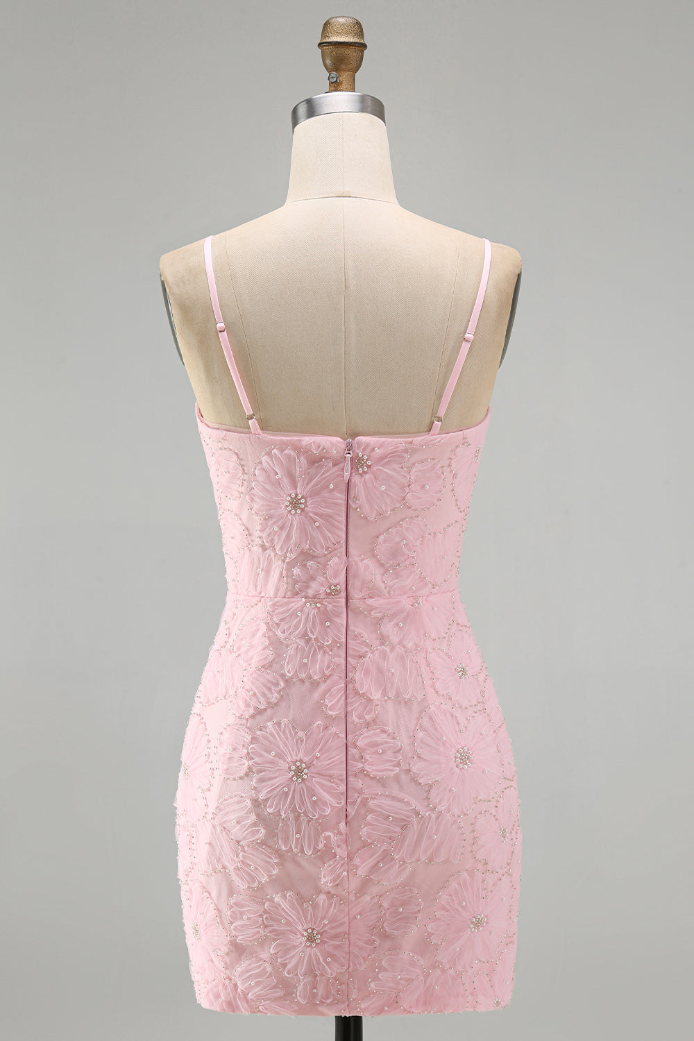 Robe de soirée moulante rose à fines bretelles ornée de perles florales et d'un nœud