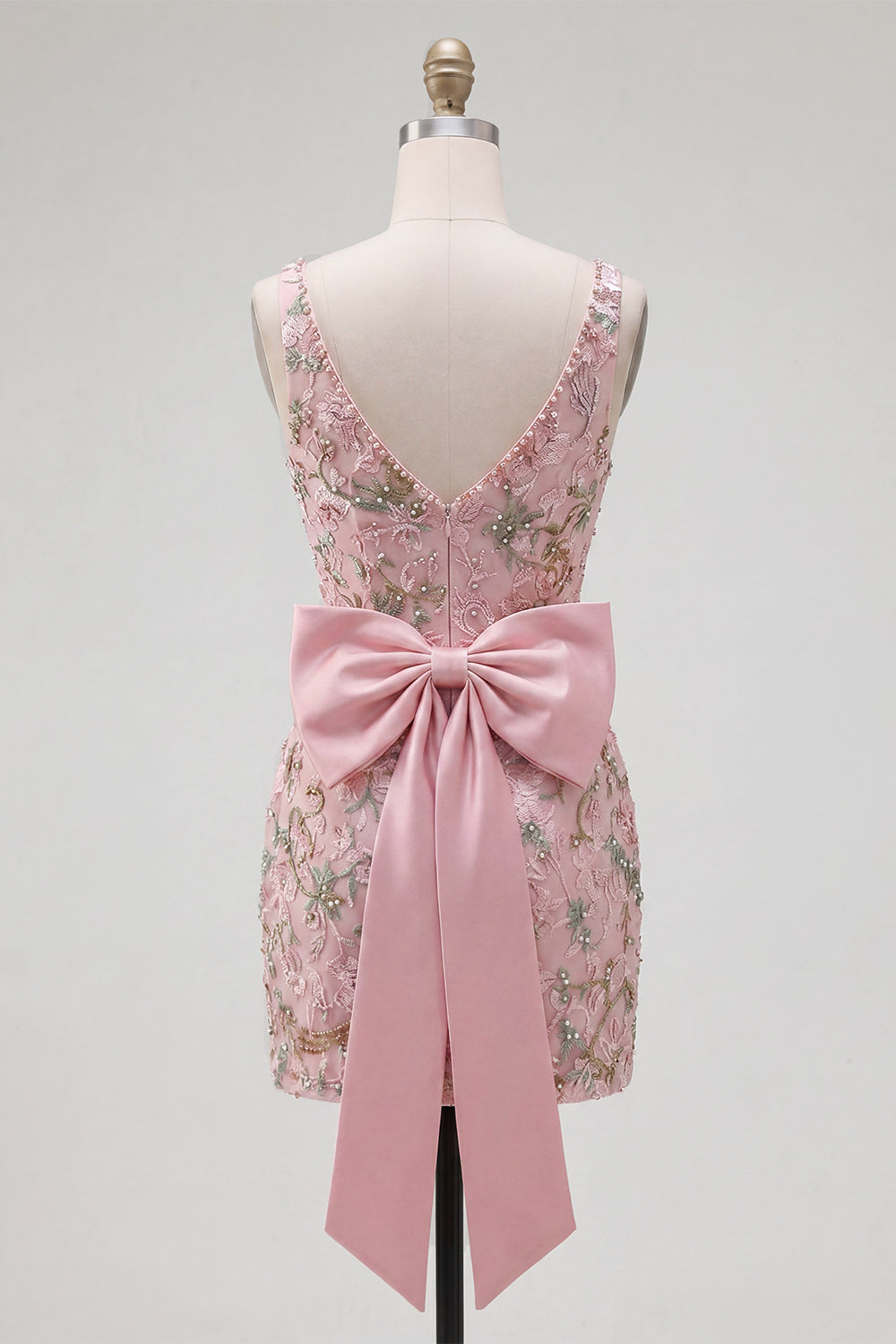 Robe de bal moulante rose à décolleté en V, motif floral et fente