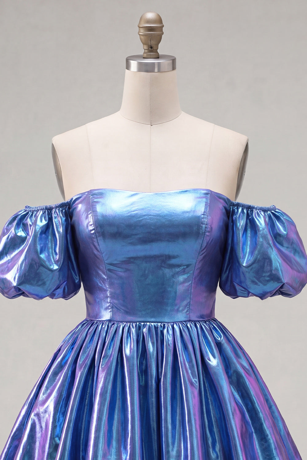 Robe de bal bustier bleue trapèze métallisée à manches bouffantes