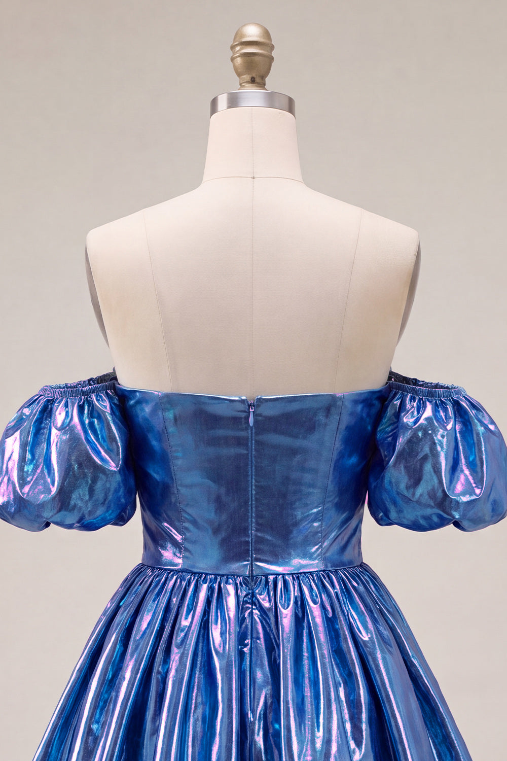 Robe de bal bustier bleue trapèze métallisée à manches bouffantes