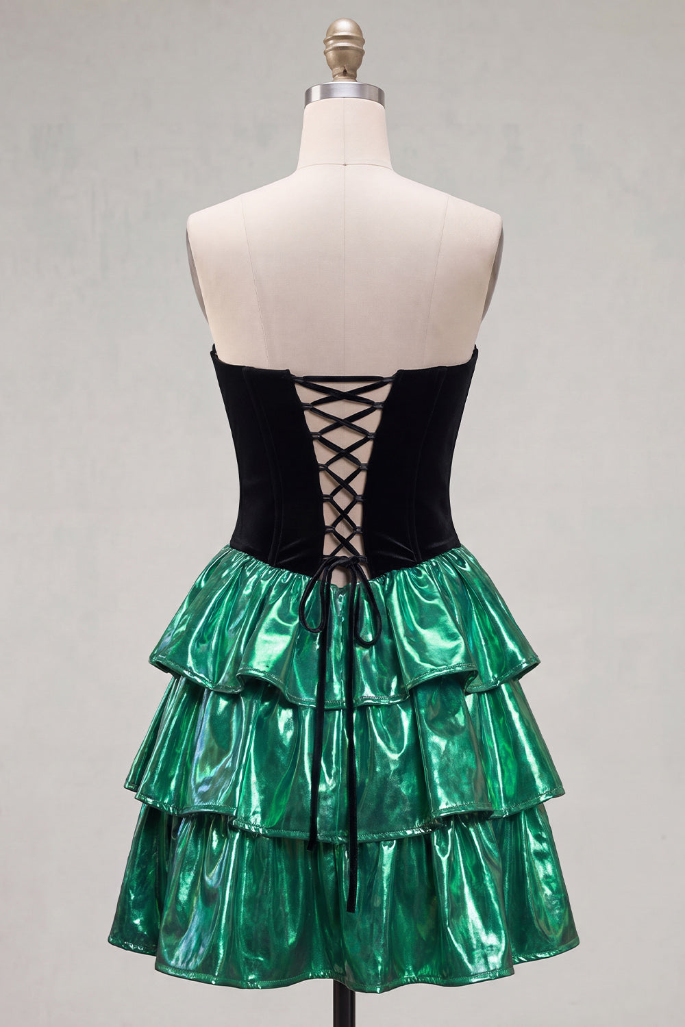 Sweetheart A-Line Black Green Tiered Homecoming Dress with Lace-Up Back