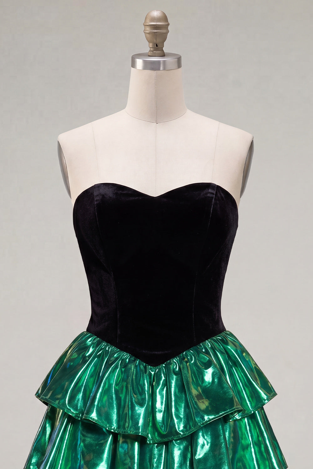 Sweetheart A-Line Black Green Tiered Homecoming Dress with Lace-Up Back