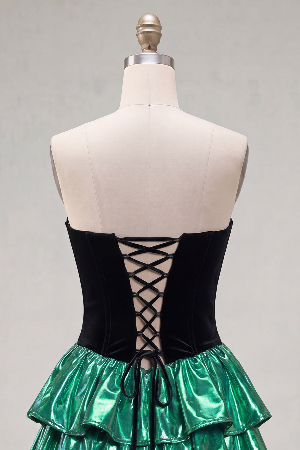 Sweetheart A-Line Black Green Tiered Homecoming Dress with Lace-Up Back