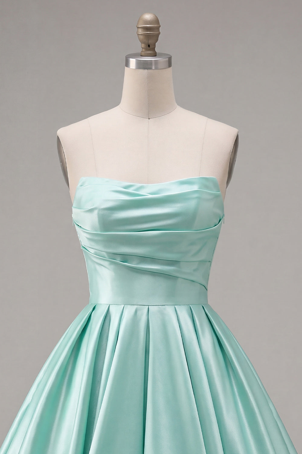 Robe de cocktail bustier froncée en satin trapèze vert menthe