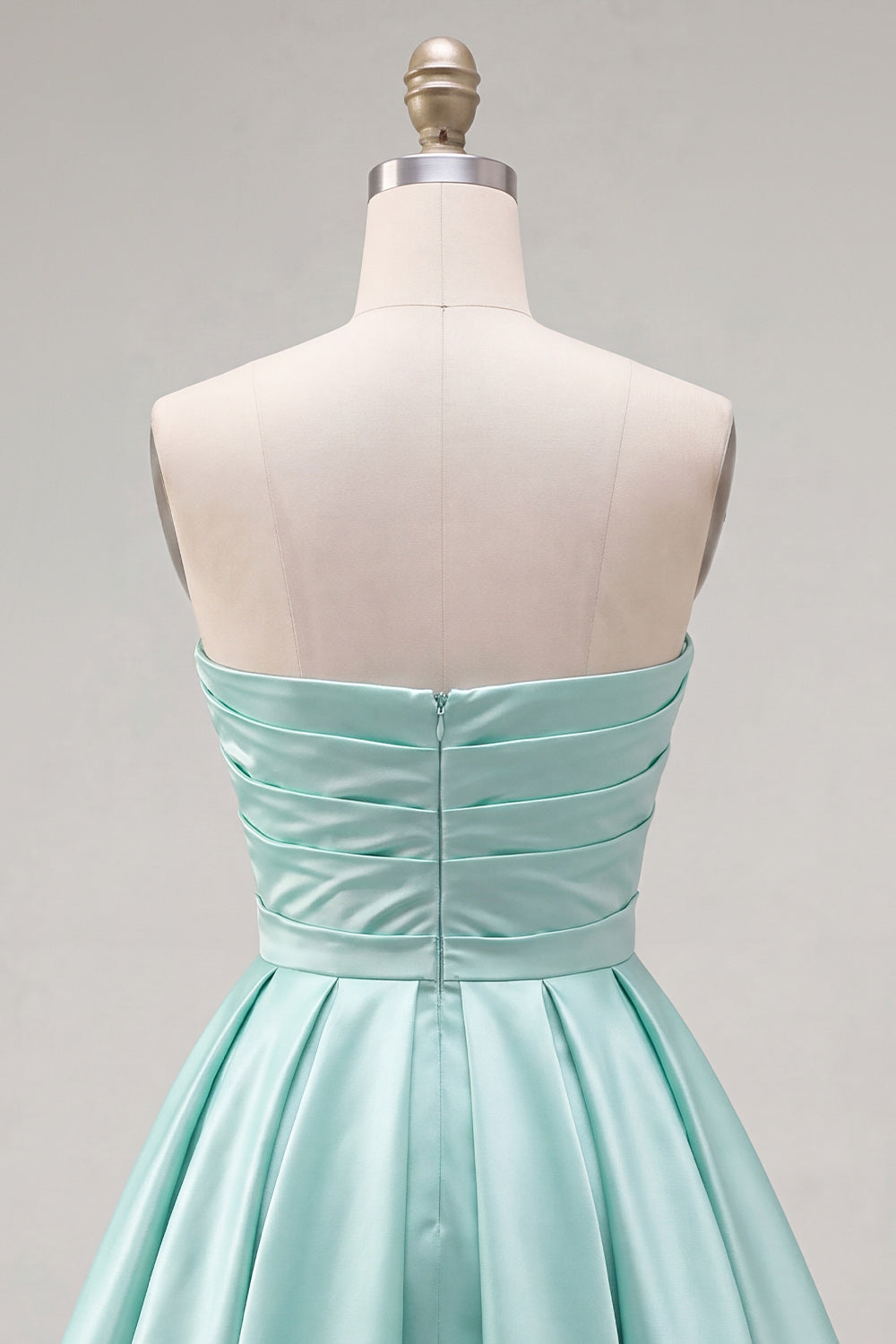 Robe de cocktail bustier froncée en satin trapèze vert menthe