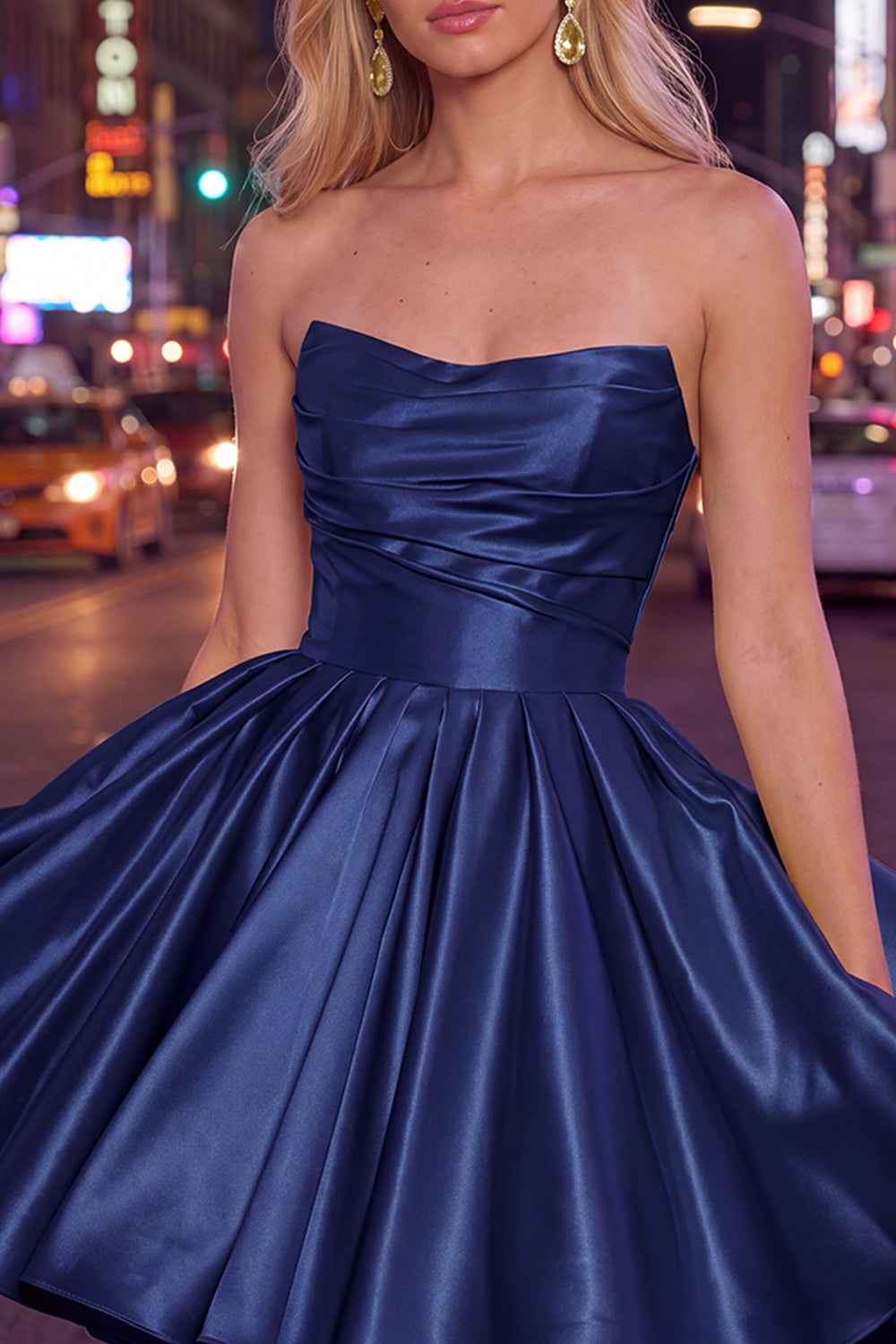Robe de cocktail bustier froncée en satin trapèze vert menthe