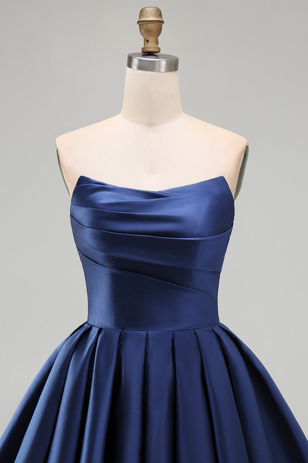Robe de cocktail bustier froncée en satin trapèze vert menthe