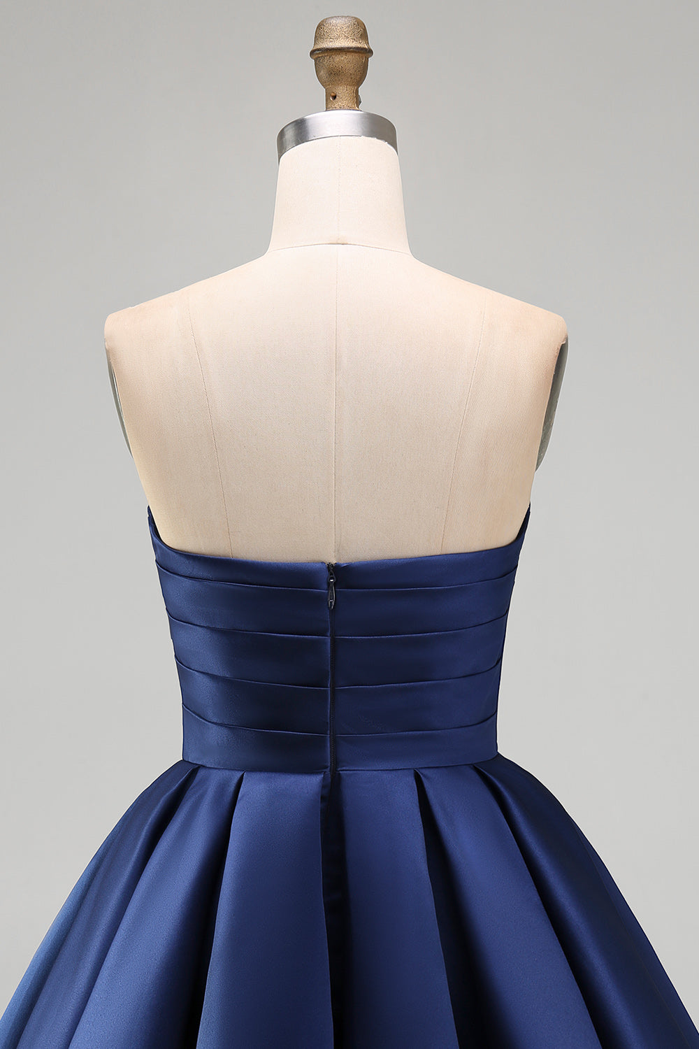 Robe de cocktail bustier froncée en satin trapèze vert menthe