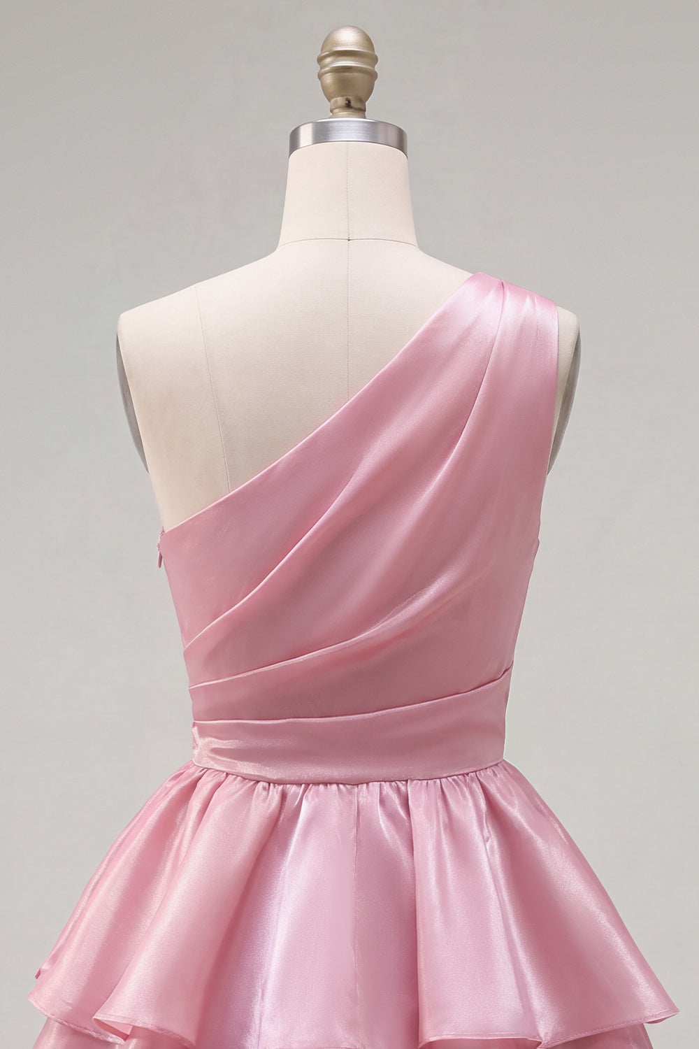 Robe de bal en mousseline rose coupe trapèze asymétrique à volants froncée avec perles