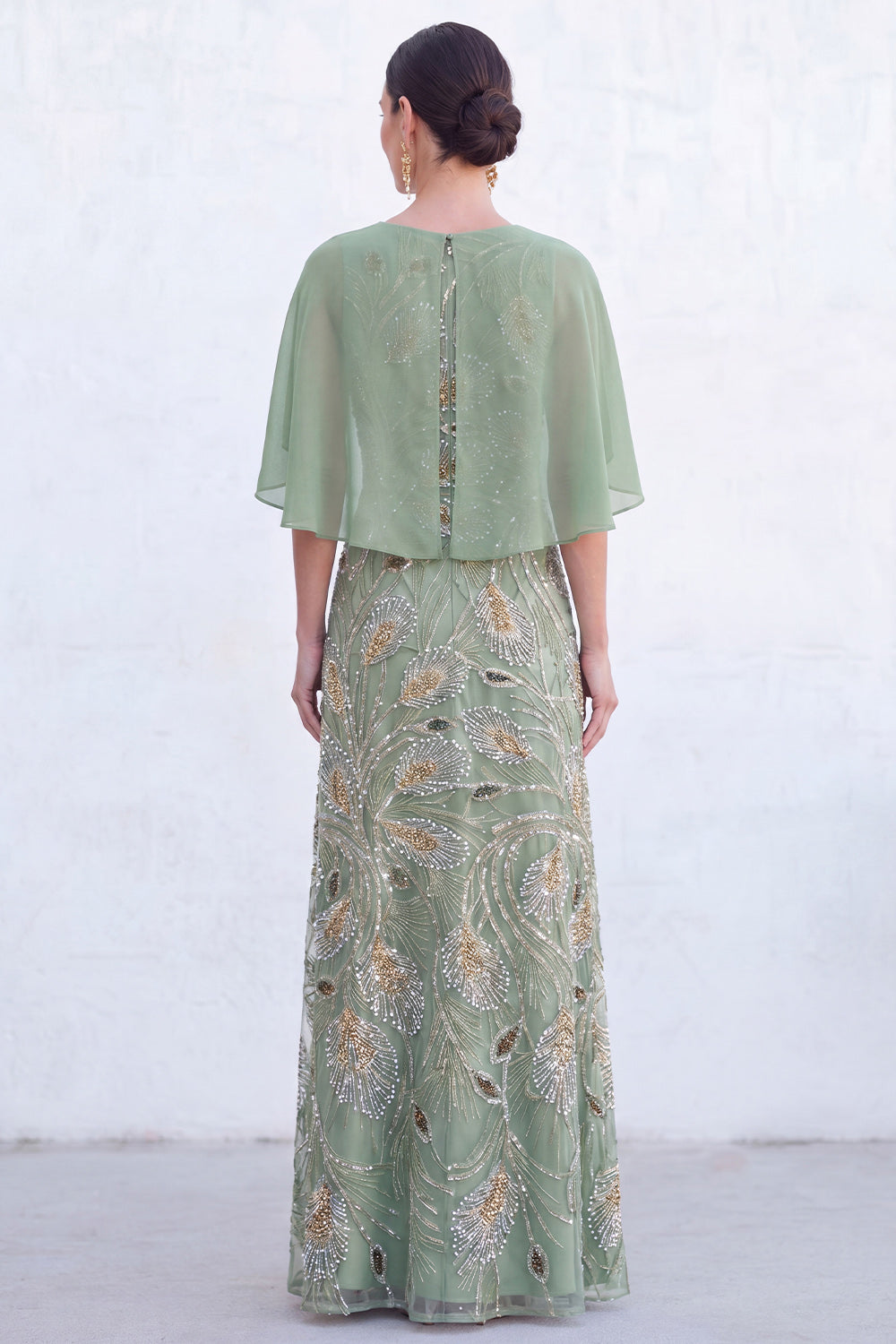 Vestido Largo Verde Línea A con Cuentas, Cuello Redondo y Capa para Madrina