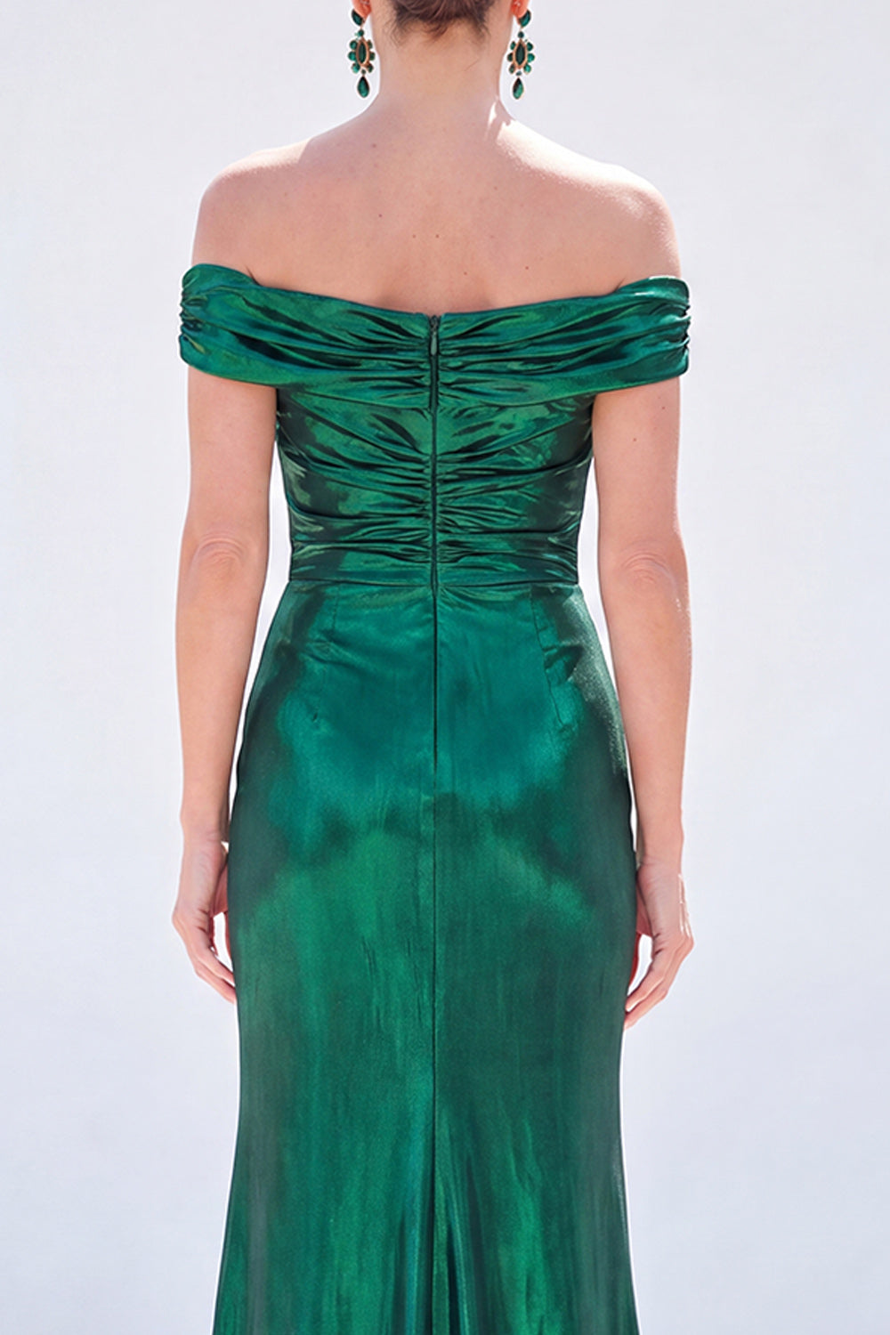 Robe longue de mère de la mariée vert foncé sirène à épaules dénudées, froncée, métallisée, avec fente