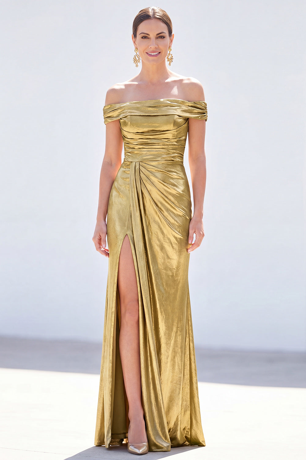 Robe longue de mère de la mariée vert foncé sirène à épaules dénudées, froncée, métallisée, avec fente