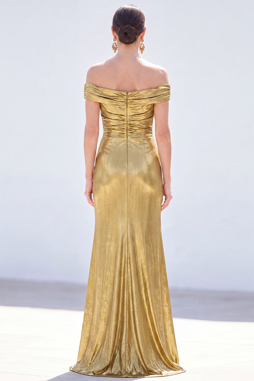 Robe longue de mère de la mariée vert foncé sirène à épaules dénudées, froncée, métallisée, avec fente