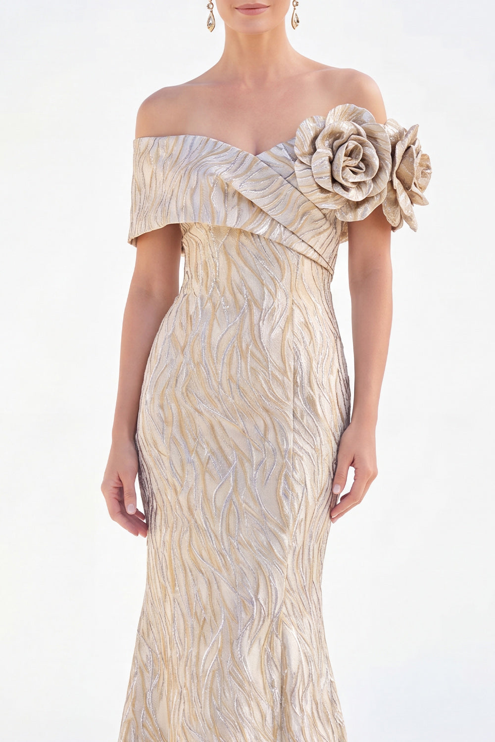 Robe de soirée sirène longue dorée à épaules dénudées avec ruchés et fleurs 3D pour la mère de la mariée