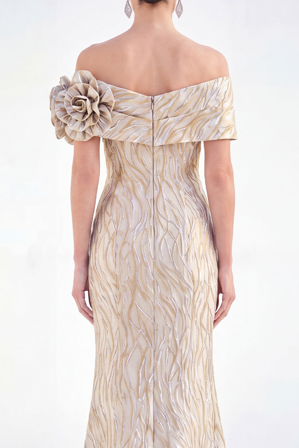 Robe de soirée sirène longue dorée à épaules dénudées avec ruchés et fleurs 3D pour la mère de la mariée